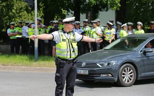Policista je víc než značka. Kolona s Ficem může dostat přednost před sanitkou