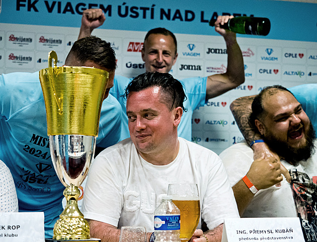 Náš chlapsky růžový dres si jako první koupí Vémola! Ústí chce zase vybočit