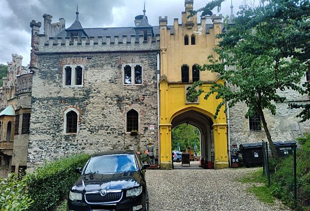 Plíseň i myší trus. Inspektoři zavřeli občerstvení na hradě Hauenštejn