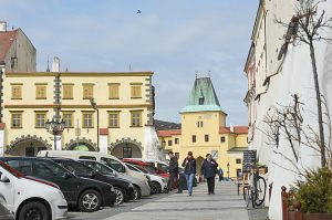 Modré parkovací zóny se šíří celým regionem. Po Zlínu je zavádí i Kroměříž