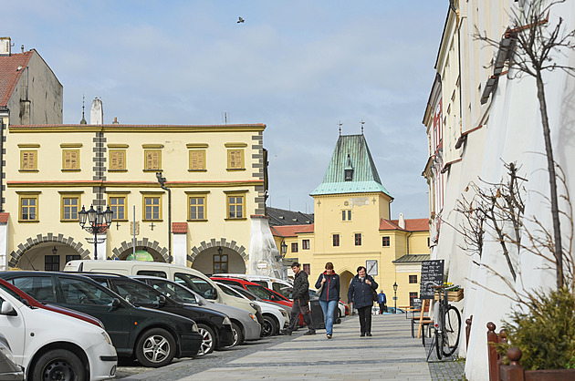 Modré parkovací zóny se šíří celým regionem. Po Zlínu je zavádí i Kroměříž