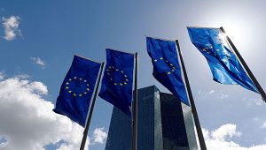 Evropa zažívá investorskou renesanci. Banky snižují úroky, daří se akciím i měně
