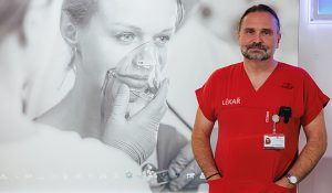 Lidé si na urgentu vybíjejí negativní nálady a mají pocit nároku na vše, říká lékař
