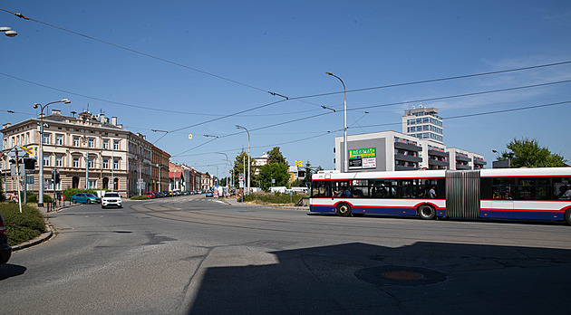 Opravy zavřou v Olomouci rušnou křižovatku poblíž centra i několik přejezdů