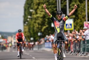Zahálka je cyklistickým mistrem republiky do 23 let, mezi juniory slaví Kuběna