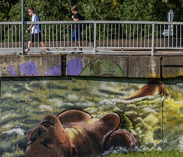 Mural, na němž aktivistky zamalovaly ňadra, je zpět. V zásadní věci se ale liší