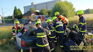 Na Plzeňsku narazil rychlík do auta. Řidič vjel na přejezd i přes výstražná světla