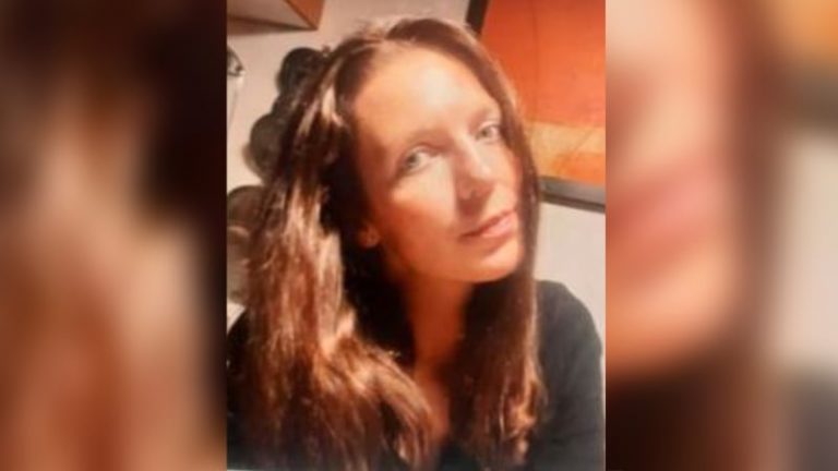 Policisté pátrají po Gabriele z Tehova u Prahy. Může mít u sebe nůž, hrozí sebevraždou