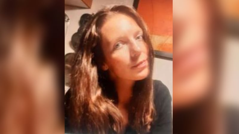 Policisté pátrají po Gabriele z Tehova u Prahy. Může mít u sebe nůž, hrozí sebevraždou