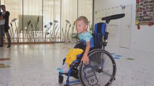 Maxík dostal nejdražší lék na světě. Teď dokončil první třídu a pochlubil se vysvědčením