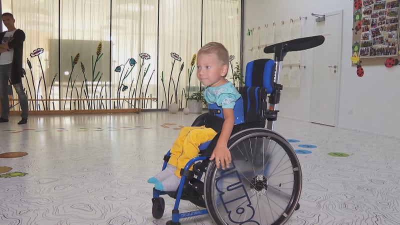 Maxík dostal nejdražší lék na světě. Teď dokončil první třídu a pochlubil se vysvědčením