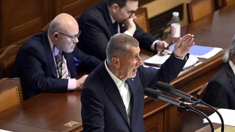 Co za podporu Babišově vládě? Motoristé chtějí výjimku z eura, Okamura šest ministerstev