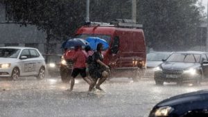 VÝSTRAHA: Silné bouřky se ženou na Česko, mohou přinést kroupy i náhlé povodně. Kde udeří?