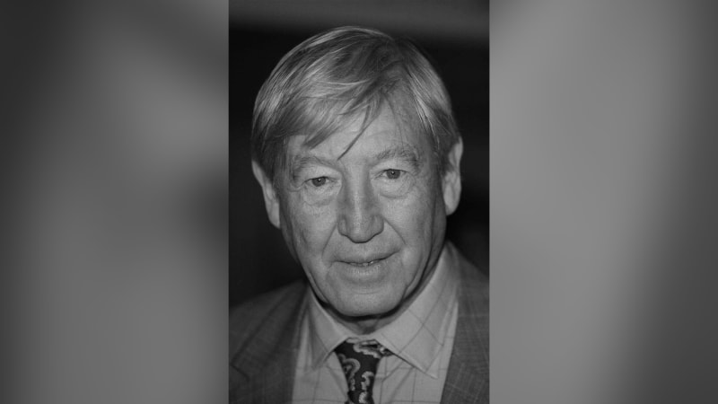 Zemřel legendární britský moderátor. Informoval o atentátu na Kennedyho i z válečného Saigonu