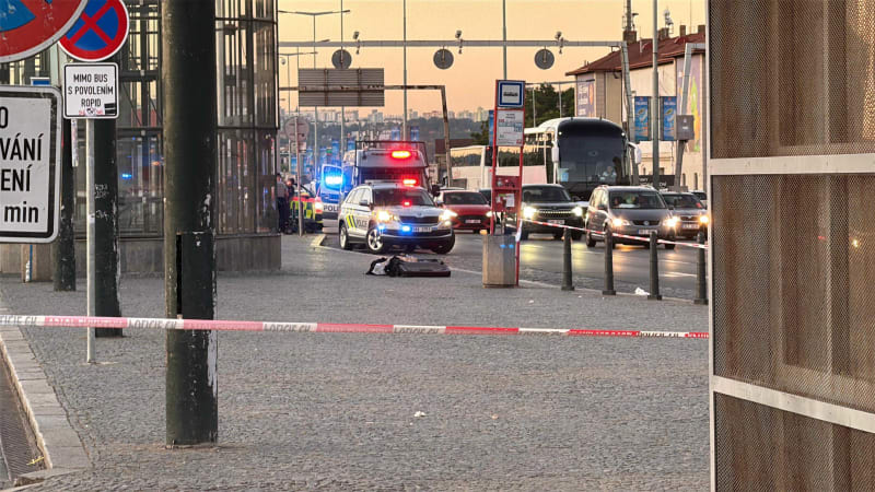 Policie uzavřela okolí hlavního nádraží v Praze. Kvůli odloženému zavazadlu přijel pyrotechnik