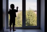 Soud v Itálii odebral rodičům velmi zanedbané děti. Otec je chránil před okolním světem