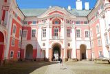 Obalovaný řízek s knedlíkem a kyselým zelím – a já to jedla!