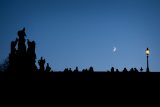 Tropická noc. Na devíti měřicích stanicích nebylo pod 20 stupňů, mírně přes 30 bude v neděli přes den