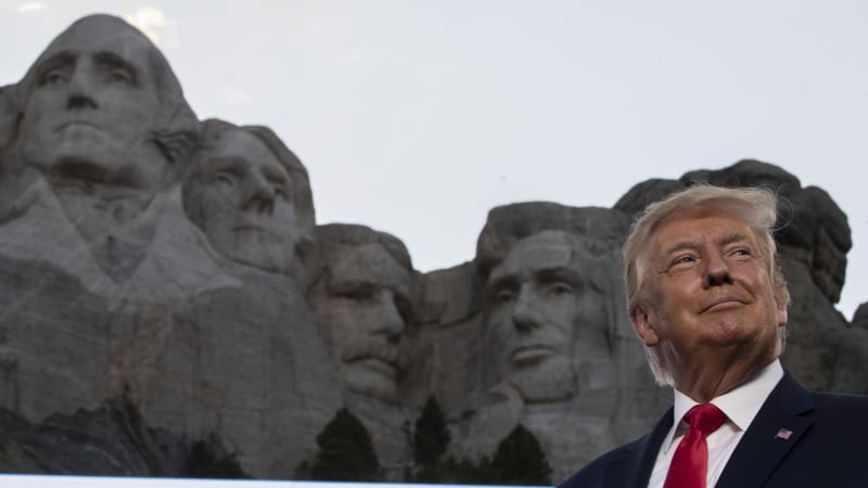 Trumpova hlava vytesaná do skály? Místo tam je, tvrdí fanoušci. Odpůrci nevěřícně kroutí hlavou