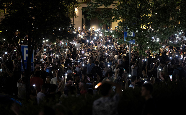 Západ si Srbsko stejně podmaní. A hlavní roli sehrají Češi, myslí si ruský politolog