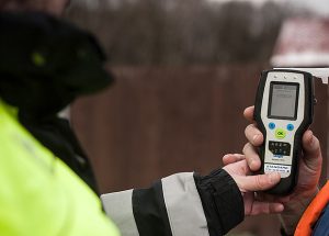 Řidička po nehodě nadýchala skoro tři promile, v autě vezla své malé dítě