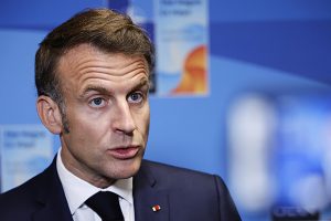 Putin a Macron si třech letech znovu volali. Probrali Ukrajinu i obilí