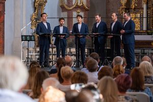 GLOSÁŘ: Královi pěvci ovládli Litomyšl. Ale Salieri zmizel za vulgaritami