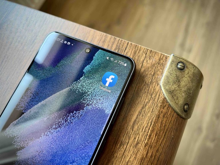 Facebook podstrkuje uživatelům novou kreativní funkci. Slídí v soukromých fotkách