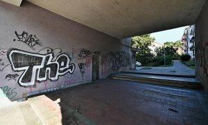 Co s problémovou ulicí v Ústí? Okupují ji nepřizpůsobiví, policie tu je nonstop