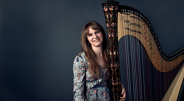Harfa lidi nějak magicky přitahuje. Zahraje folk i rock, líčí česká harfistka