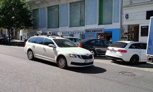 Parkování pod drobnohledem. Do karlovarských ulic vyrazil monitorovací vůz