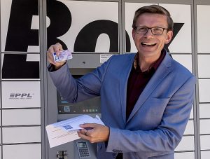 Vysmátý Kupka otestoval novinku. Řidičák si vyzvedl přímo z výdejního boxu