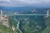 Čína otevřela nejvyšší most světa. ‚Je to inženýrská výzva,‘ popisuje Ryjáček z ČVUT